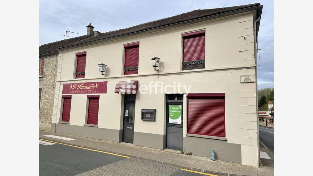 Vente local commercial + appartement à Voisenon