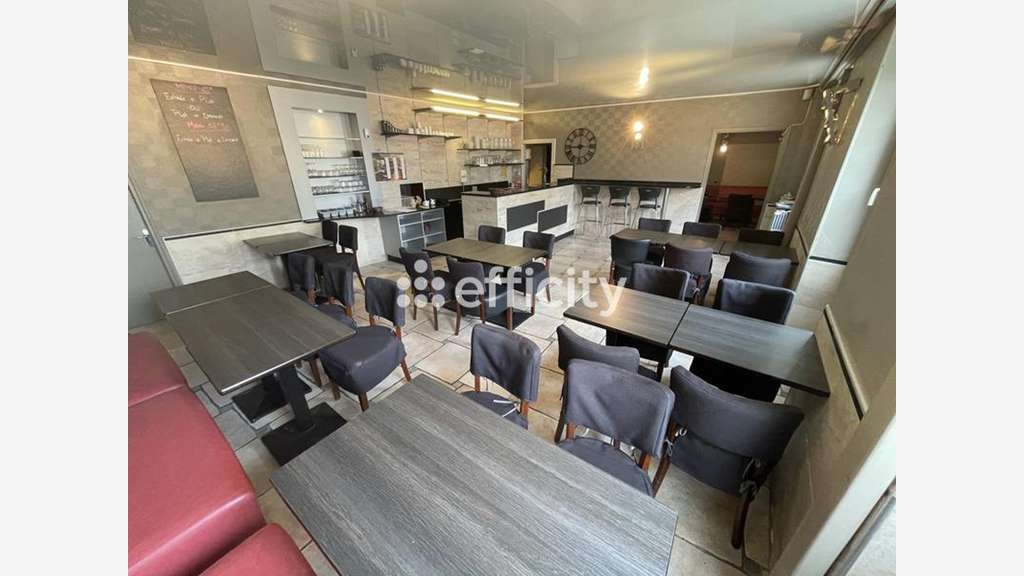 Vente local commercial + appartement à Voisenon