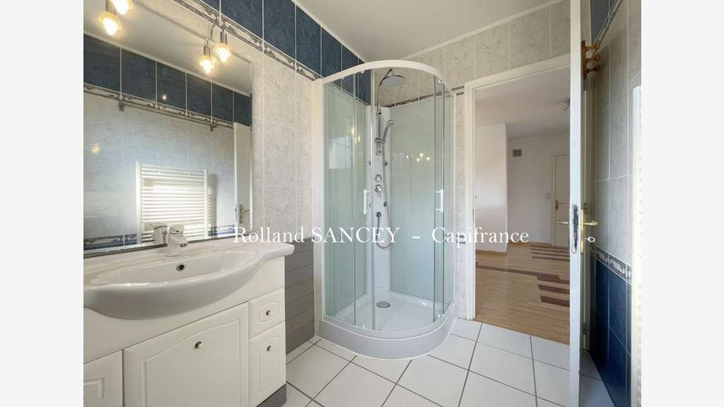 Immeuble de 228m² à vendre à Voujeaucourt (25)