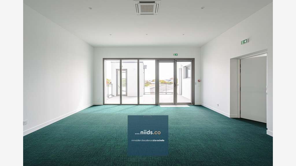 Bureau 50 m² · livré aménagé · RE2020 à Lagord