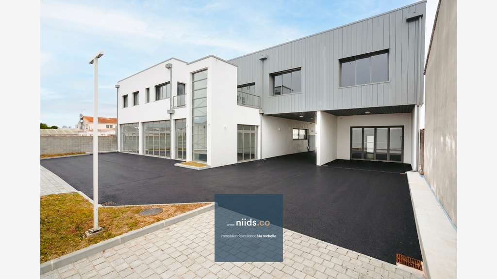 Bureau 50 m² · livré aménagé · RE2020 à Lagord