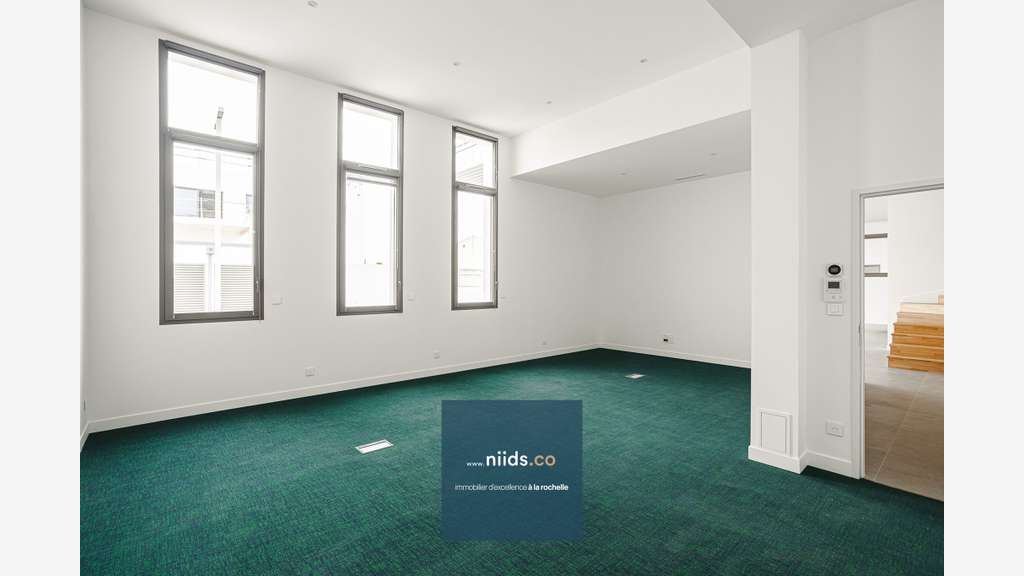 Bureau 50 m² · livré aménagé · RE2020 à Lagord
