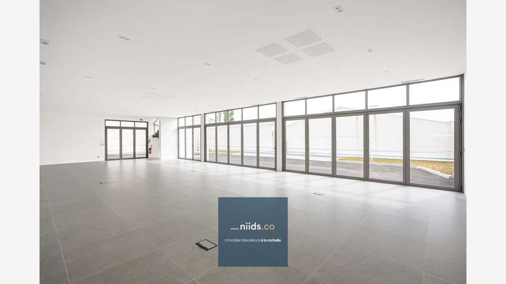 Bureau 50 m² · livré aménagé · RE2020 à Lagord