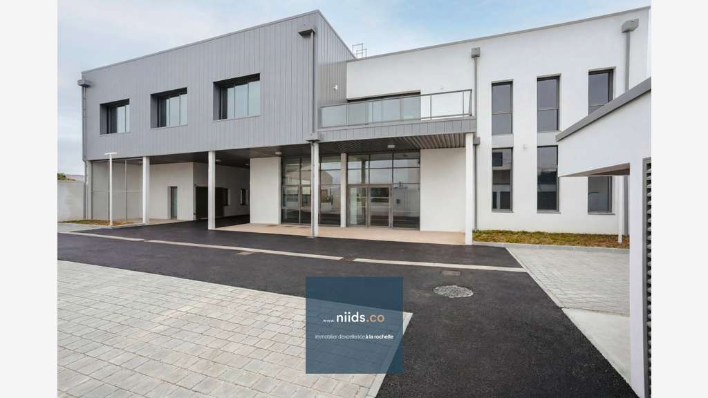 Bureaux premium RE2020 820 m² aménagés clé en main