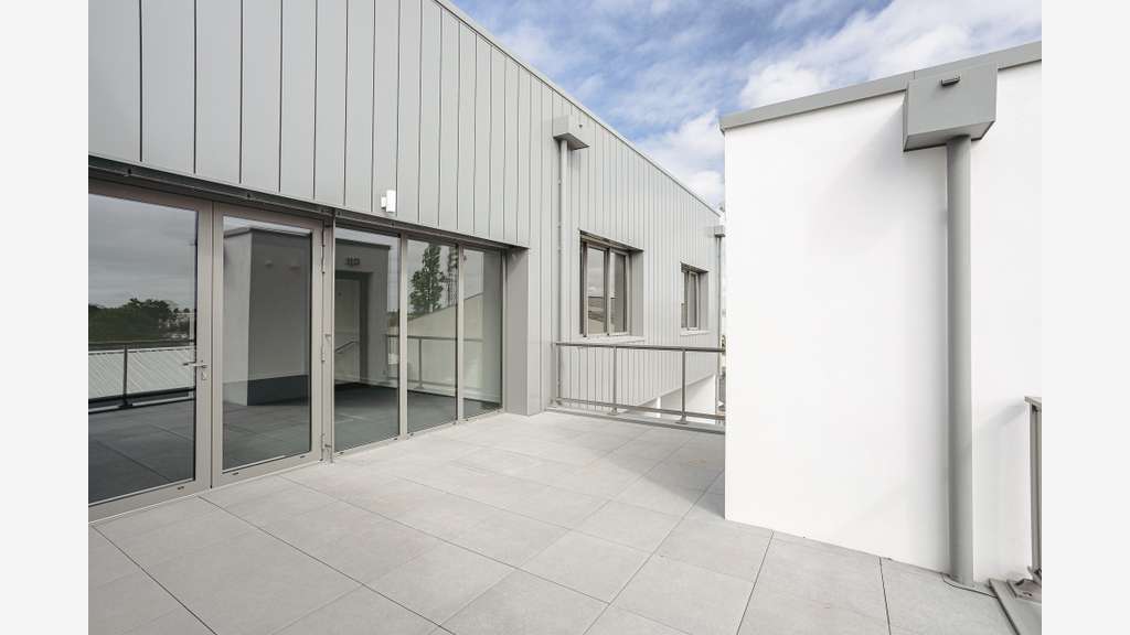 Bureaux premium RE2020 820 m² aménagés clé en main