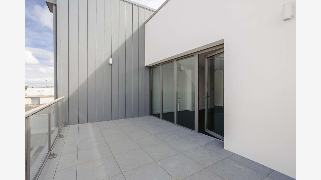 Bureaux premium RE2020 820 m² aménagés clé en main