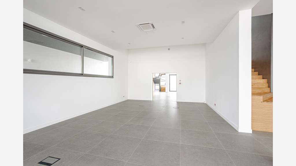 Bureaux premium RE2020 820 m² aménagés clé en main