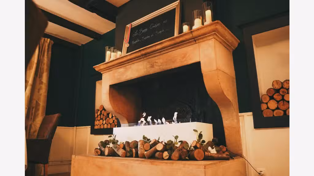 AV Restaurant et hôtel ** Sur la Voie Sacrée
