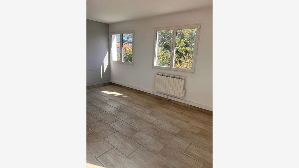 CENON – Immeuble professionnel indépendant – 9 bur