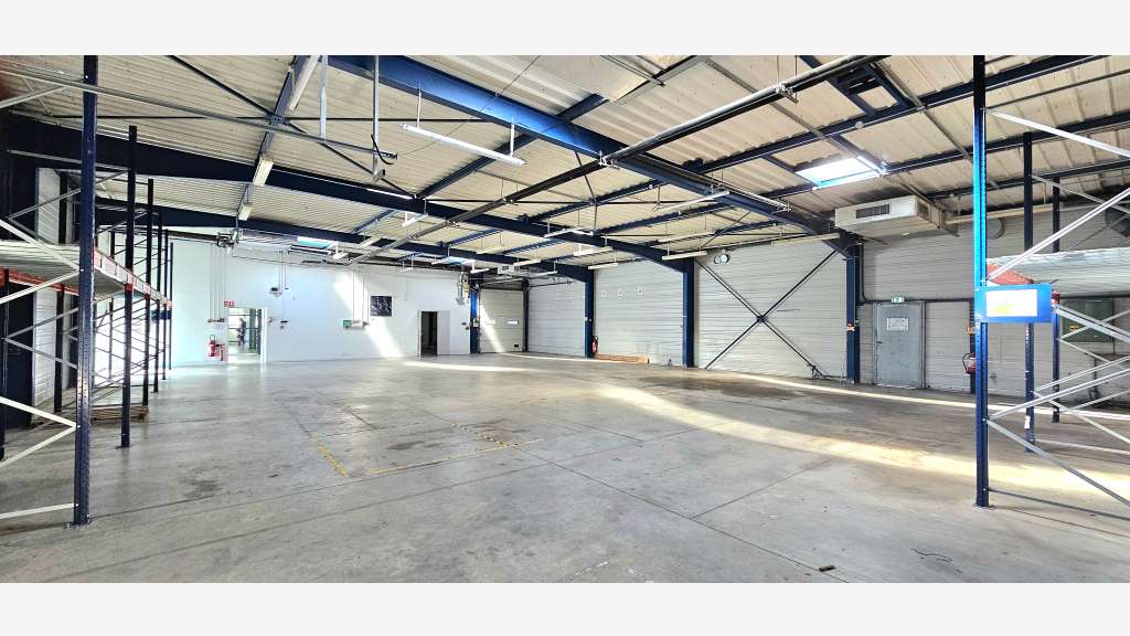 A vendre beau local 820m² à Perpignan Nord