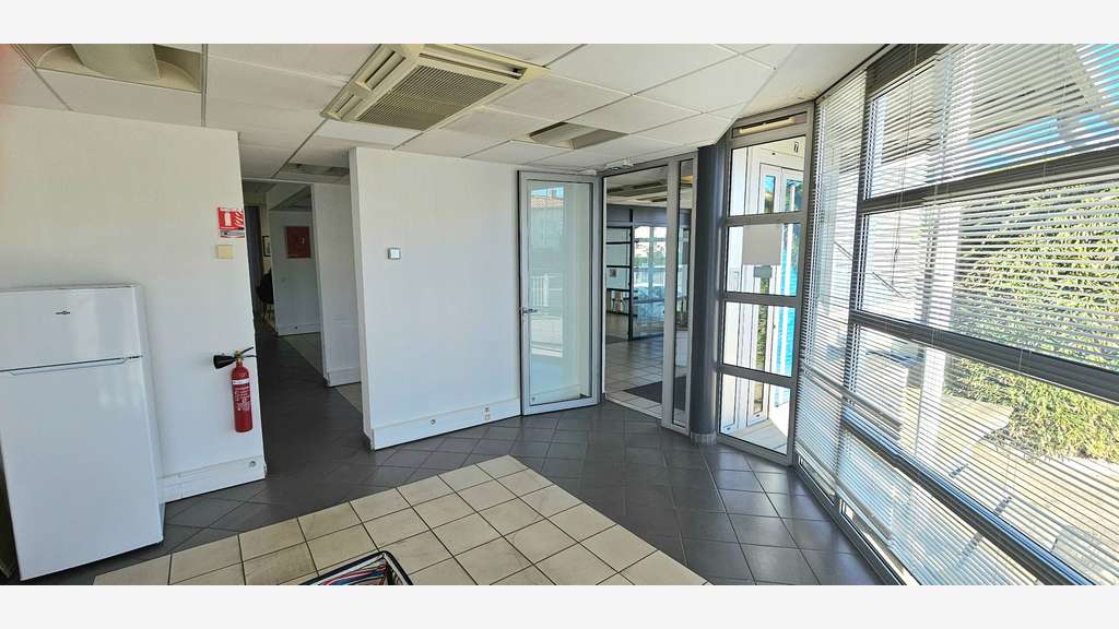 A vendre beau local 820m² à Perpignan Nord