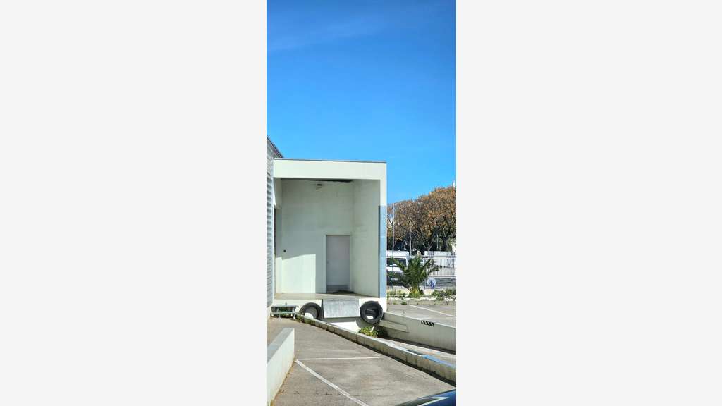 A vendre beau local 820m² à Perpignan Nord