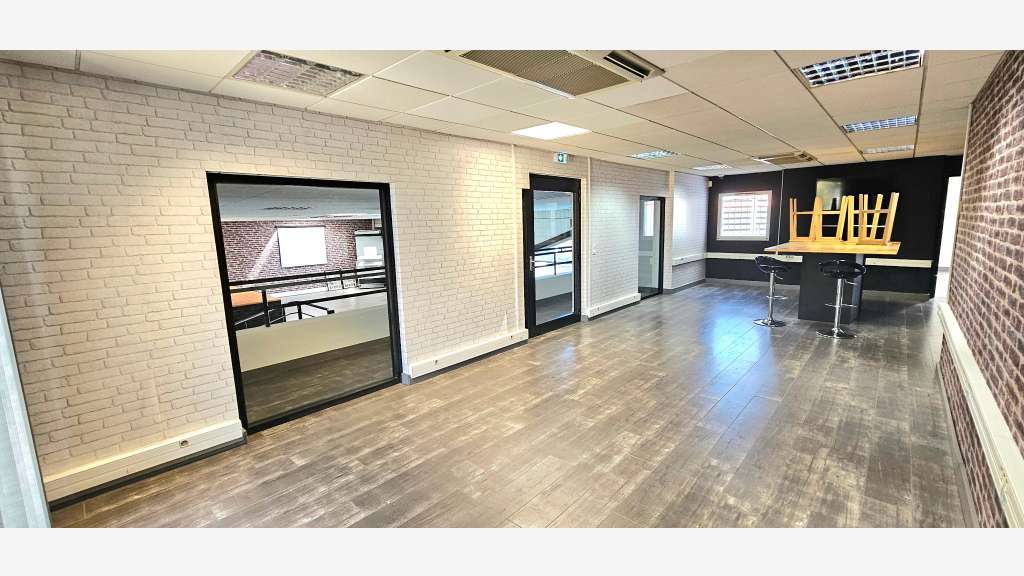 A vendre beau local 820m² à Perpignan Nord