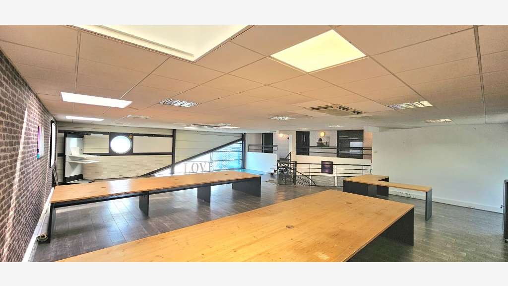 A vendre beau local 820m² à Perpignan Nord