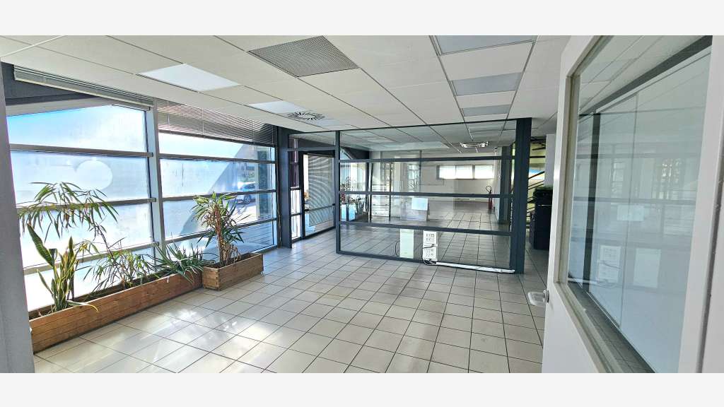 A vendre beau local 820m² à Perpignan Nord
