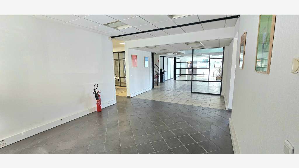 A vendre beau local 820m² à Perpignan Nord