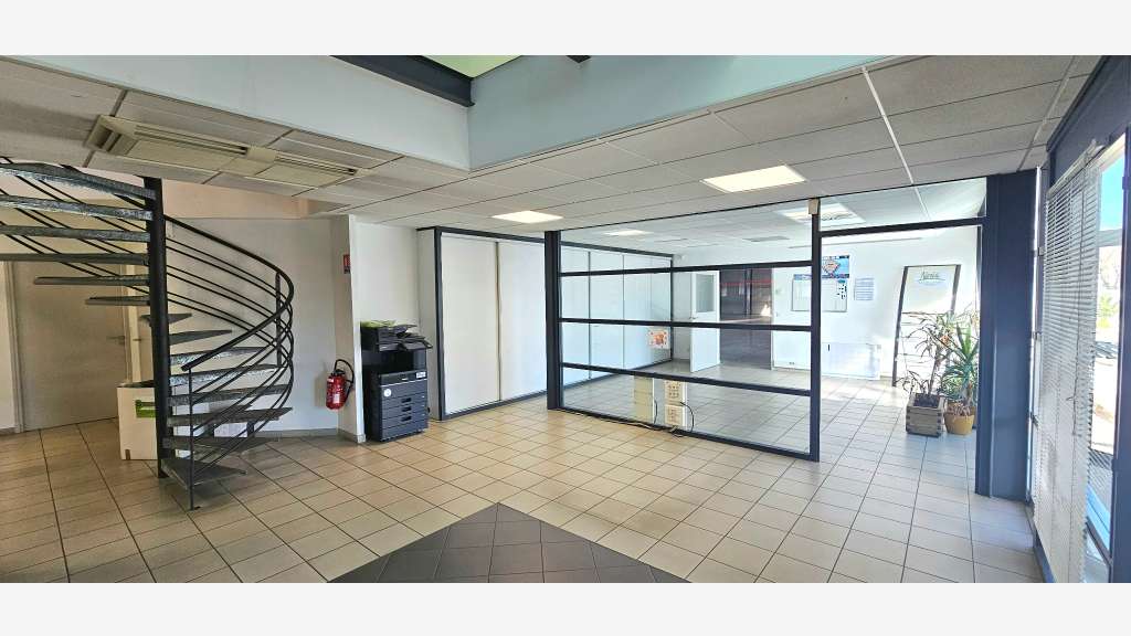 A vendre beau local 820m² à Perpignan Nord