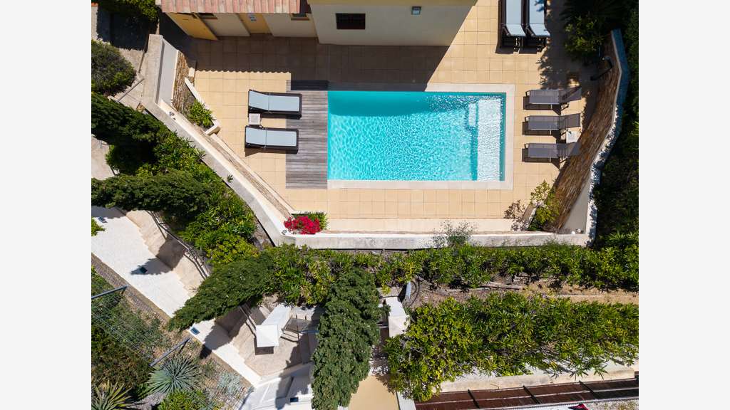 ENSEMBLE IMMOB. DE TOURISME- 3  APPARTEMENTS