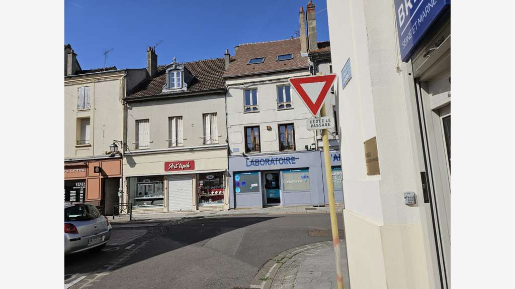 Immeuble centre-ville Provins  commerce/habitation