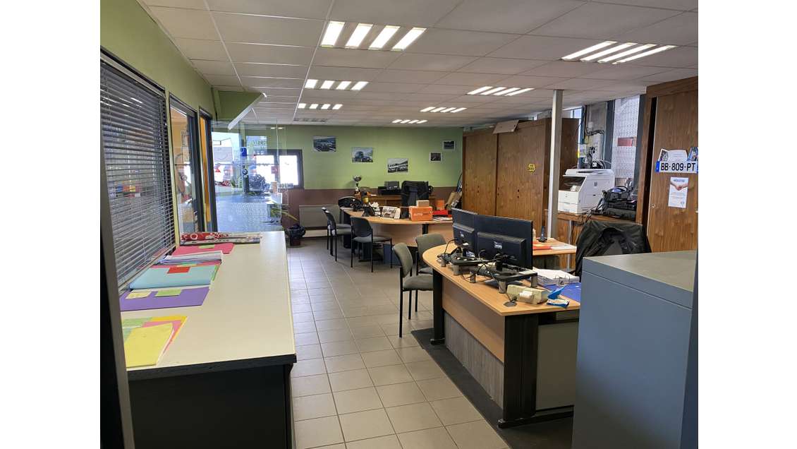 A vendre murs 1700 m² sur rond-point Saint Brieuc