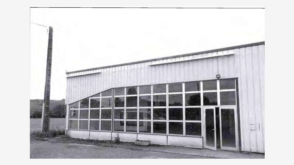 Ancien magasin et atelier de mécanique ZA Nogaro