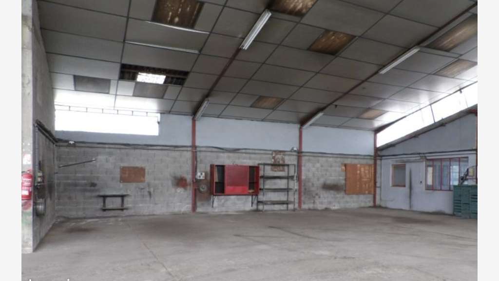 Ancien magasin et atelier de mécanique ZA Nogaro