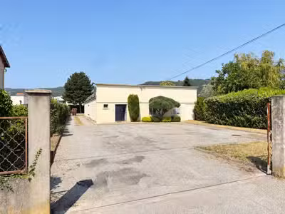 Bâtiment d’activité 602 m² sur terrain 1954 m²