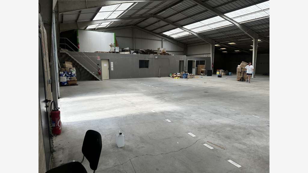 Entrepôt professionnel de 900 m2