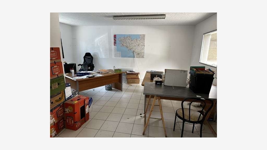 Entrepôt professionnel de 900 m2