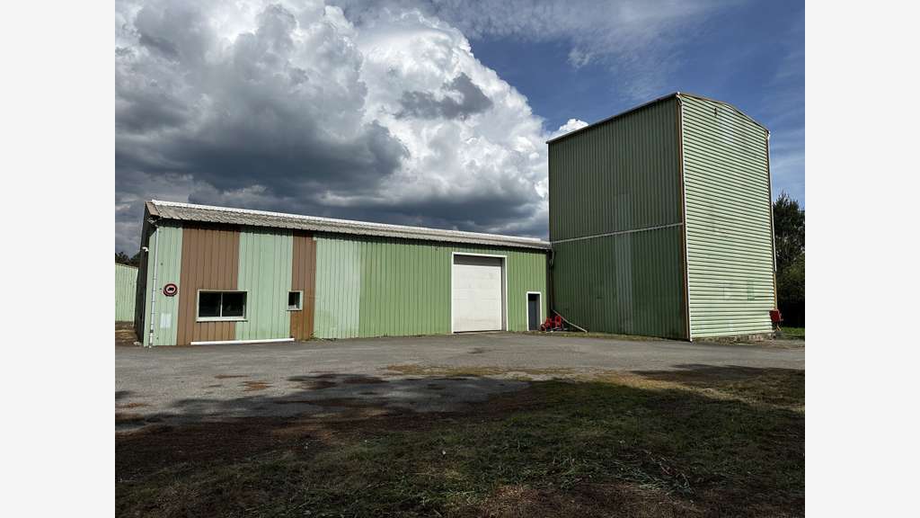 Entrepôt professionnel de 900 m2