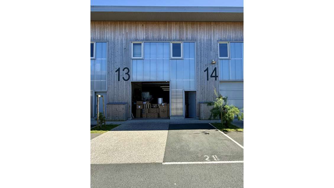 Vends local artisanal 155 m² avec bureaux Bénesse