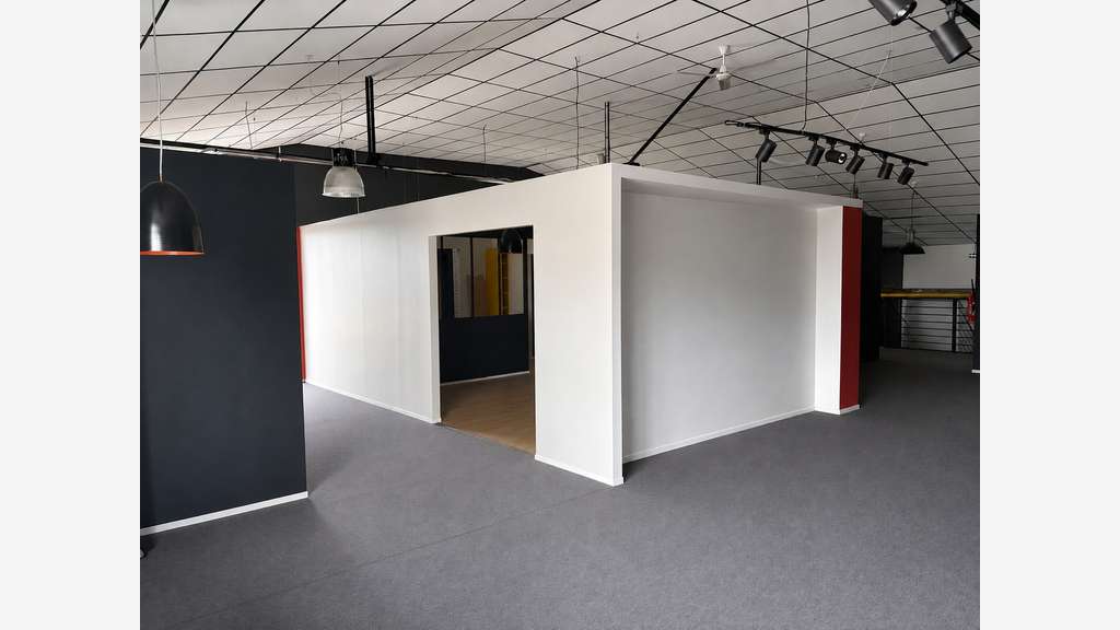 Ensemble immobilier mixte 500 m² + 2 logements
