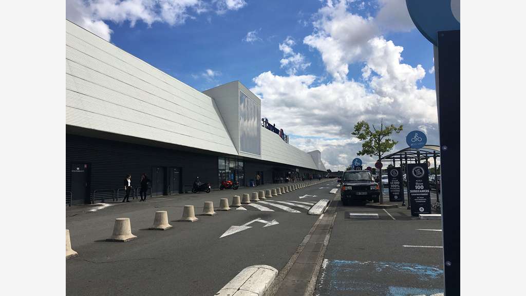 Vente local 80m² en galerie marchande à Lormont