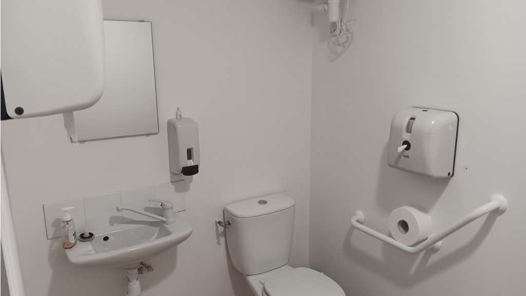 INVESTISSEURS Murs locataire en place bordure RN12