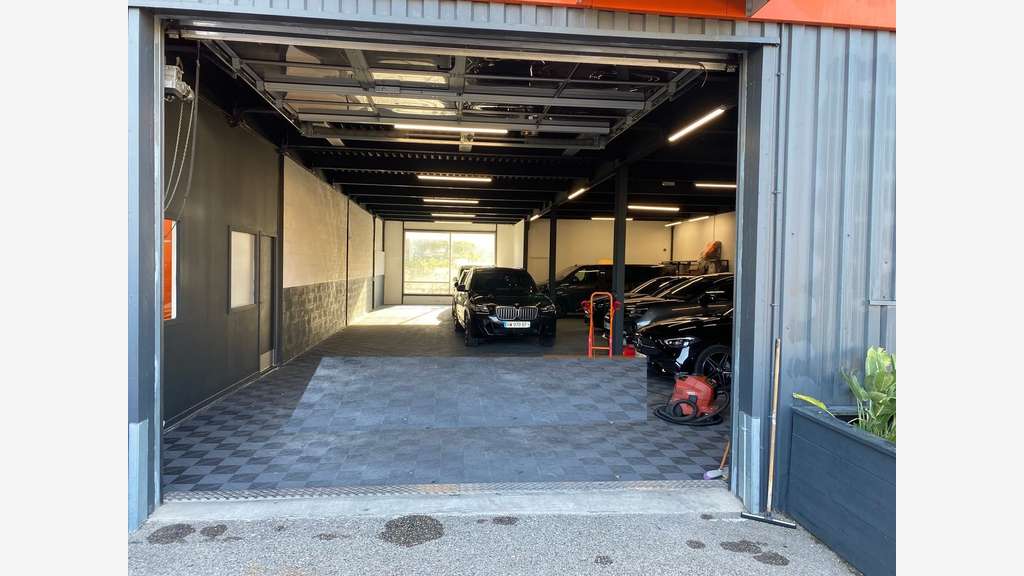 La Valette vends locaux commerciaux 1100 m2 loués