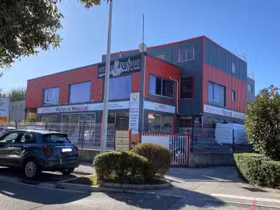 La Valette vends locaux commerciaux 1100 m2 loués