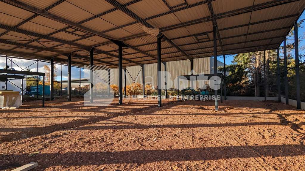 Vend local industriel de 728m² en ZA le Coteau