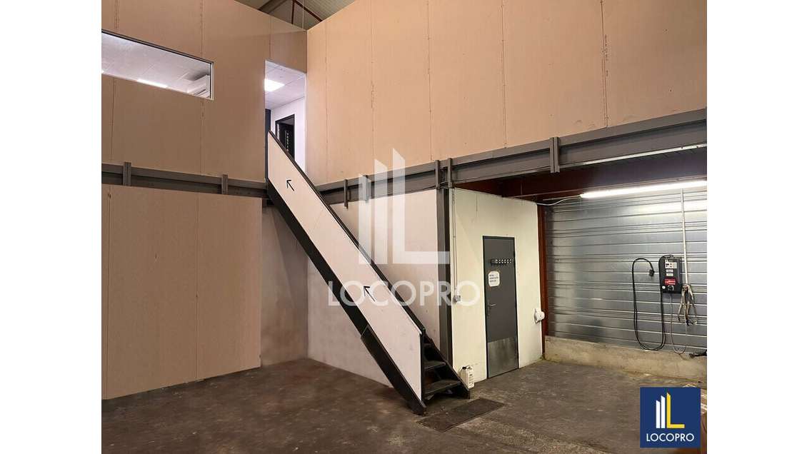 Vente local d'activité mixte 500m² à Peymeinade