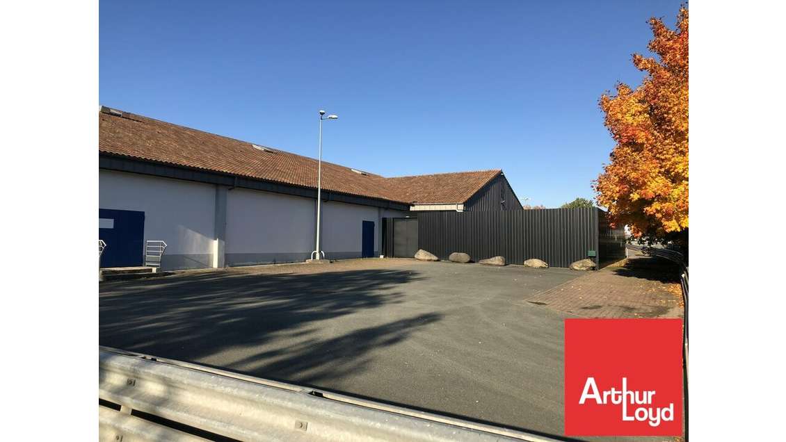 Vente local d'activité 1143m² en zac Montcoutant