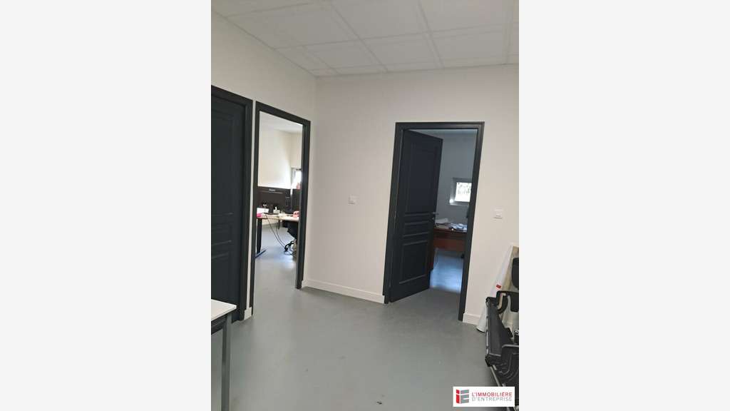 Local d'activité 1000m² à vendre à Cesson Sévigné