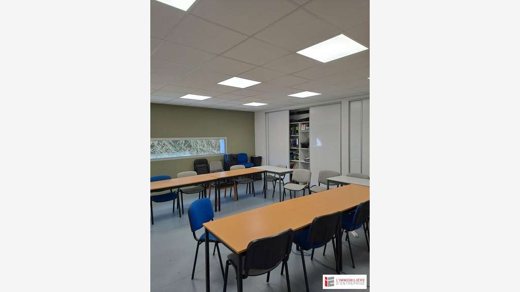 Local d'activité 1000m² à vendre à Cesson Sévigné