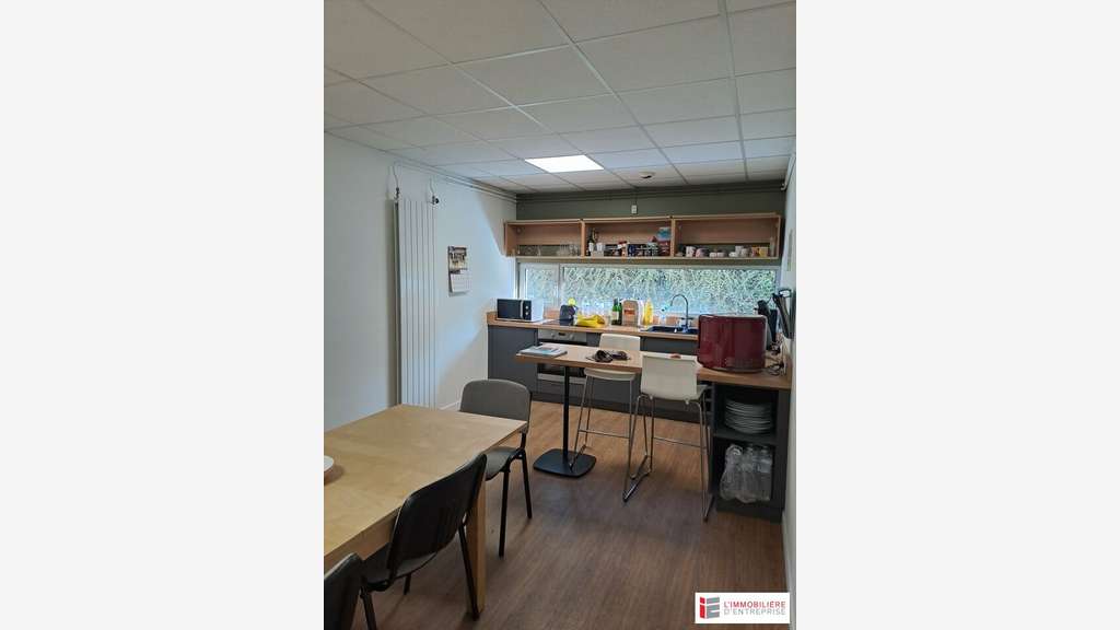Local d'activité 1000m² à vendre à Cesson Sévigné