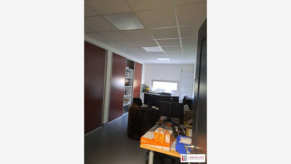 Local d'activité 1000m² à vendre à Cesson Sévigné