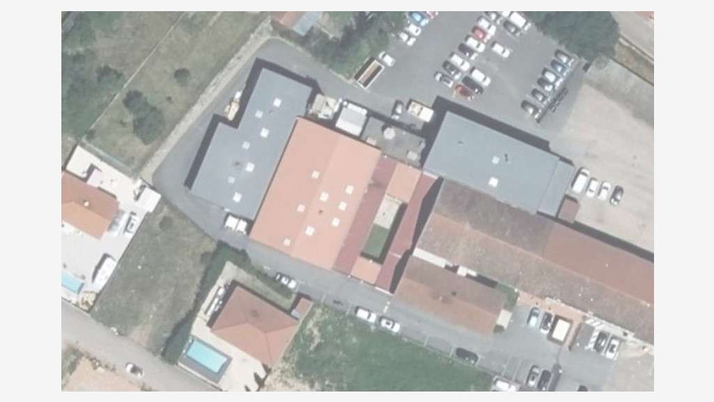 Vente local d'activité bureaux 2590m² à Briennon