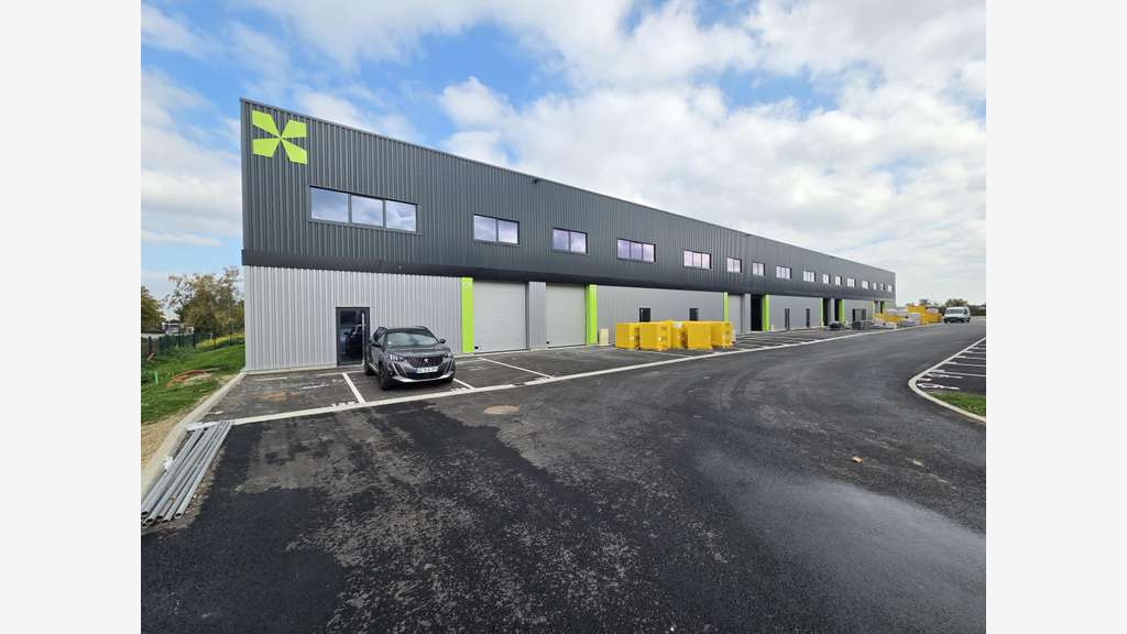 Vente cellule 156m² à Saint-Barthélemy-d'Anjou
