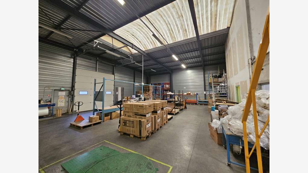 Vente local d'activité 1170m² à Tiercé Angers Nord