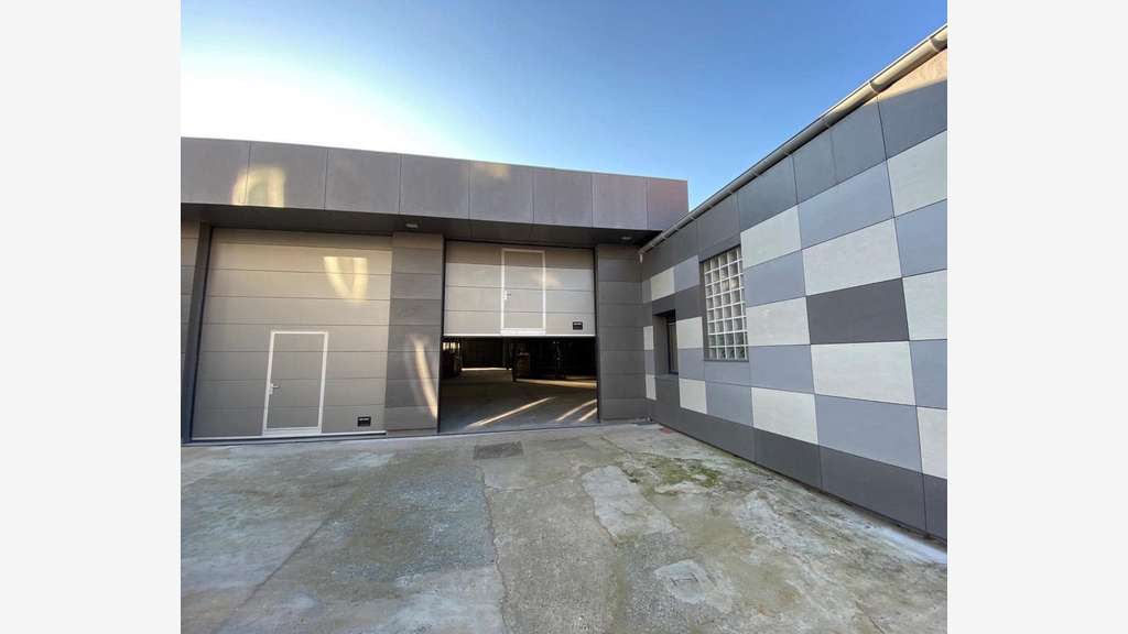 À vendre local industriel 2485m² à Argenteuil