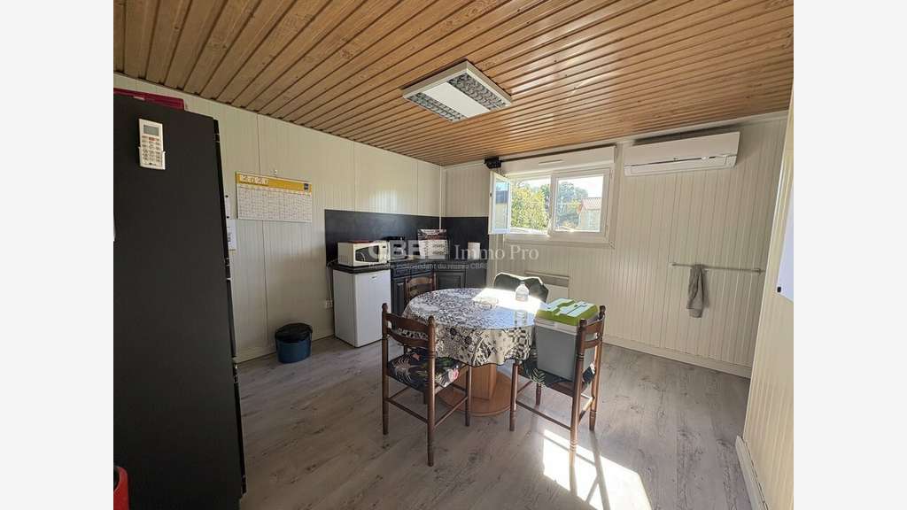 Local d'activité sur 5000m² à vendre à Aslonnes