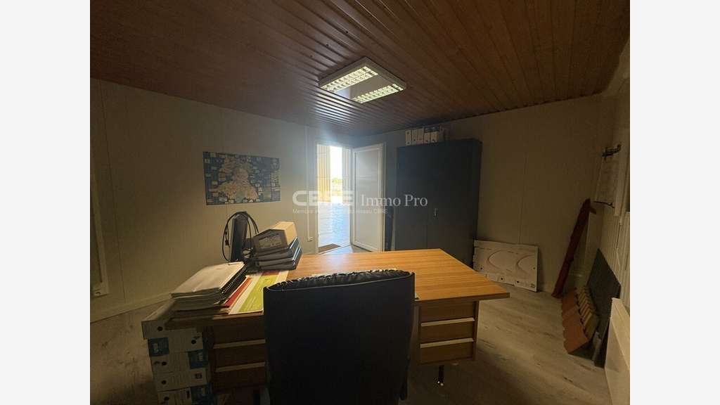 Local d'activité sur 5000m² à vendre à Aslonnes