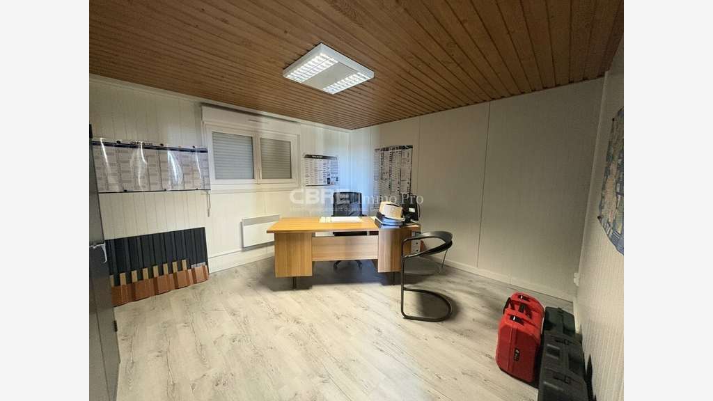 Local d'activité sur 5000m² à vendre à Aslonnes